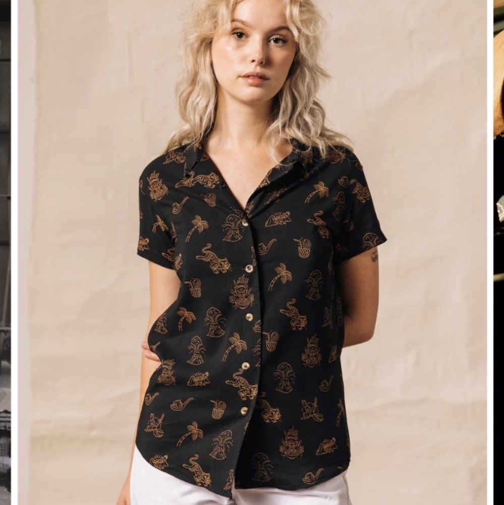 Pyknic black button up spicy noods